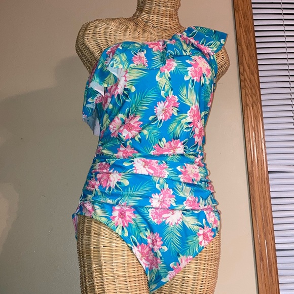 Swimsuit 12 - Picture 1 of 5